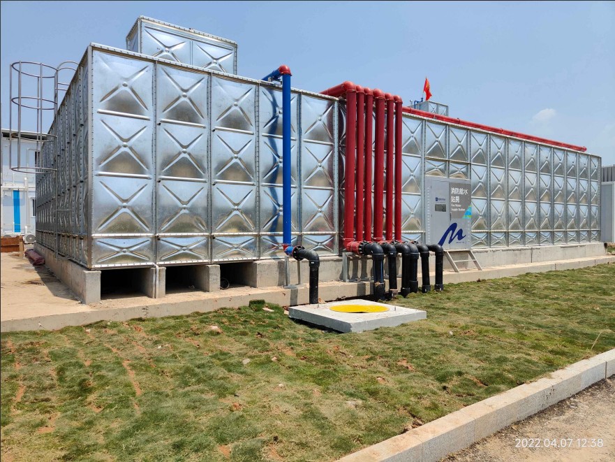 Como os grandes tanques de água modulares podem efetivamente impedir o vazamento e a contaminação da água?
