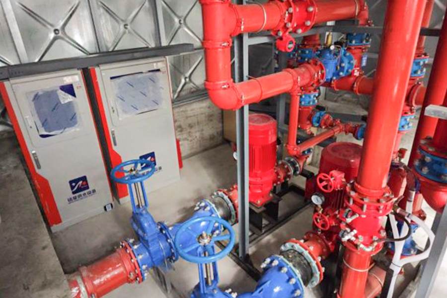 Que falhas podem ocorrer durante a operação do equipamento integrado do sistema de bomba do tipo caixa integrado?